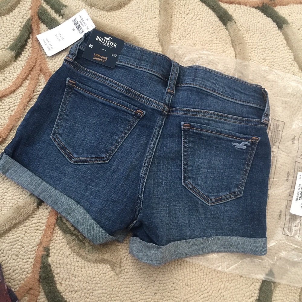 HOLLISTER- NWT- low rise denim short